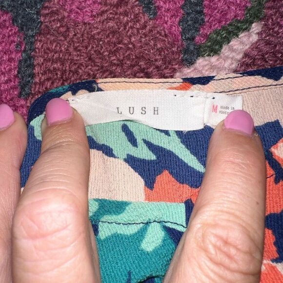 Lush Floral Top - Picture 9 of 10